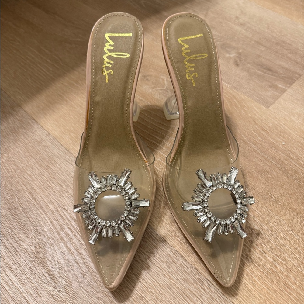 Elegant Clear Heels with Silver Accents - Picture 2 of 3